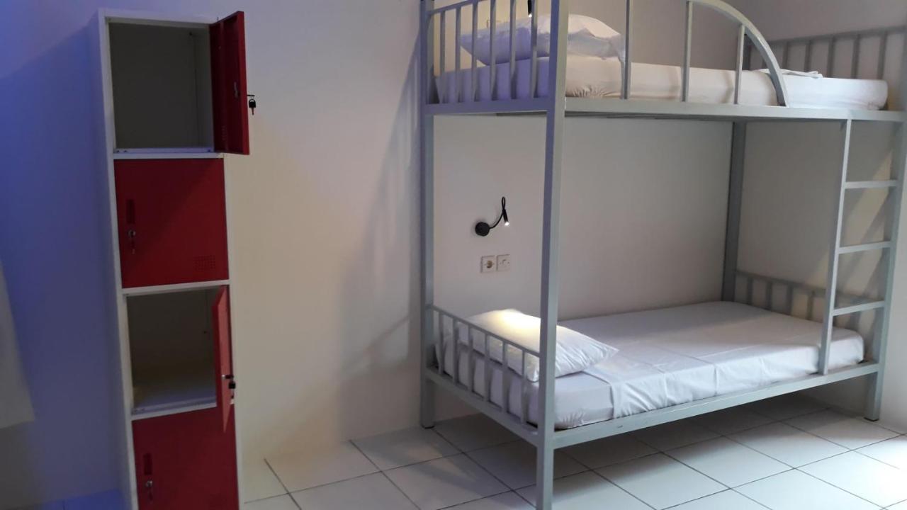 Bujang Lapuk Hostel เซกอตอง ภายนอก รูปภาพ